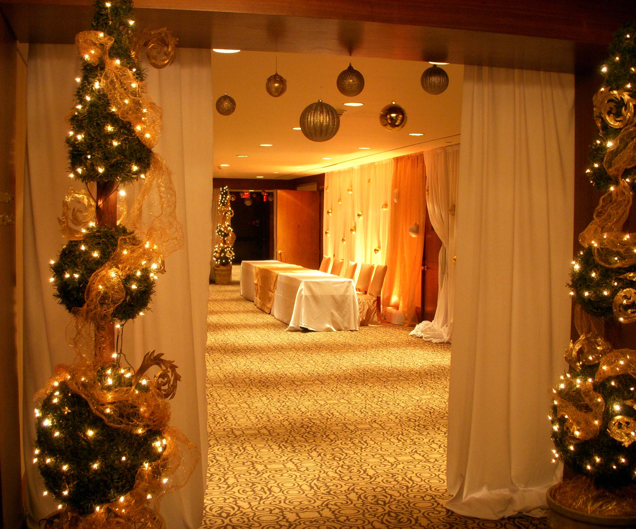 Index of /static/seed/Website Photos/Themed Decor/Winter Holiday/Holiday  Ball/